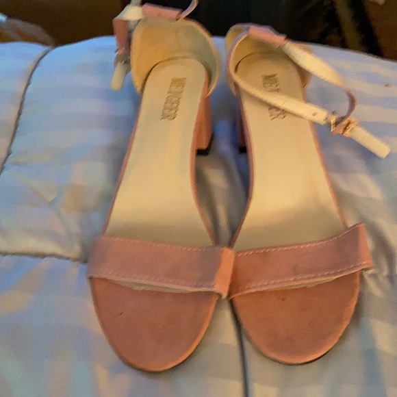 Ladies shoes - Picture 2 of 3